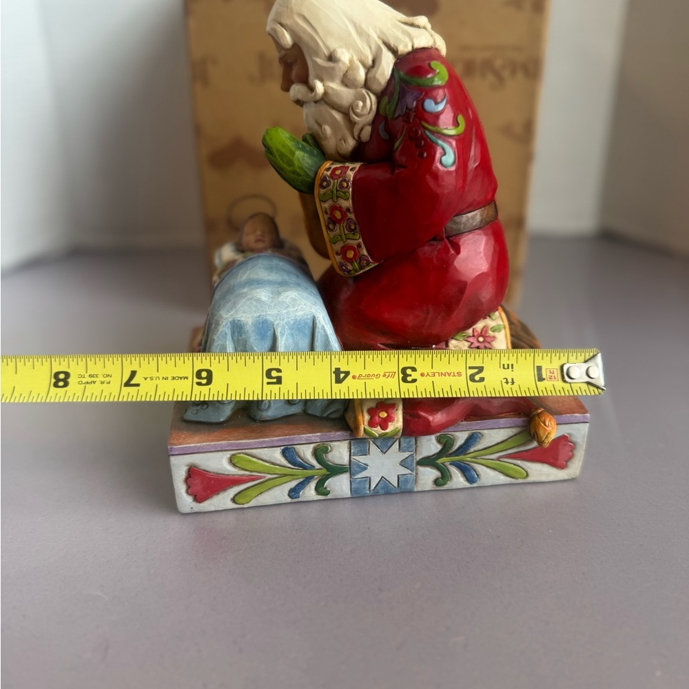 Jim Shore Heartwood Creek Santa with Baby Jesus Statue - Picture 10 of 10